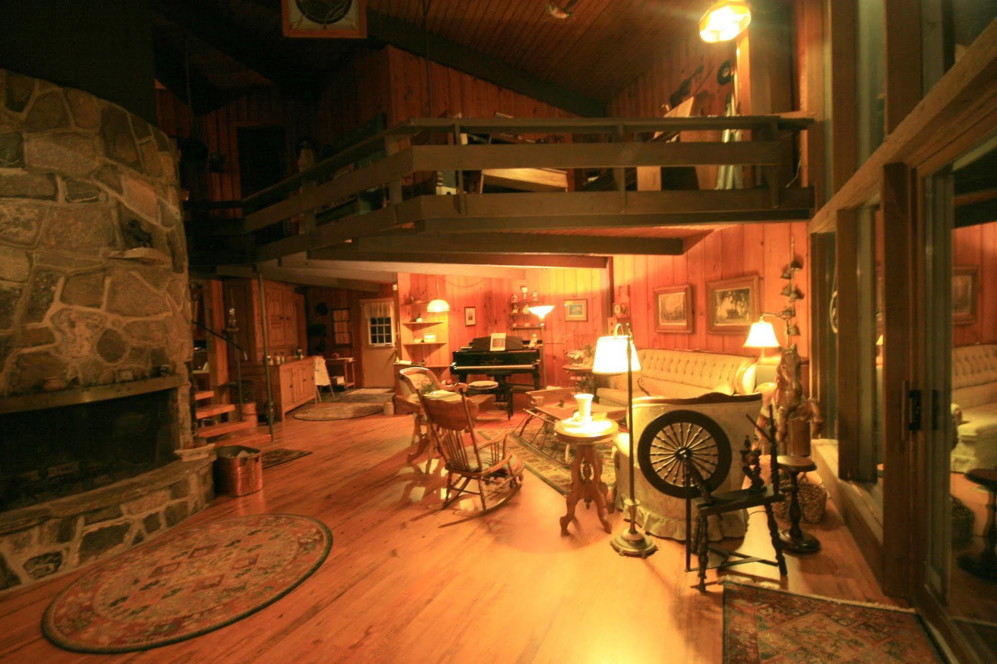 Stouffermill Bed & Breakfast Algonquin Highlands Exterior foto